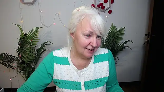 BlondyLeeBest online show from April 19, 2026, 7:05 pm