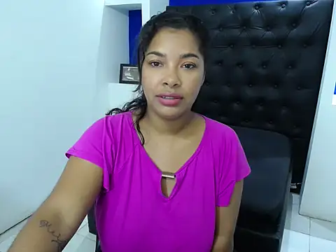 Snapshot of BiancaTrux chatting on December 3, 2025, 7:35 pm BiancaTrux online show from December 3, 2025, 7:35 pm