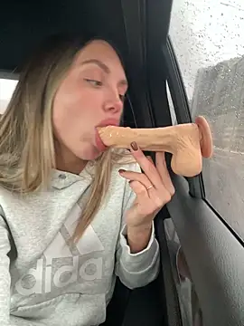 Snapshot of AngelinaMoore chatting on March 5, 2025, 10:11 am AngelinaMoore online show from March 5, 2025, 10:11 am