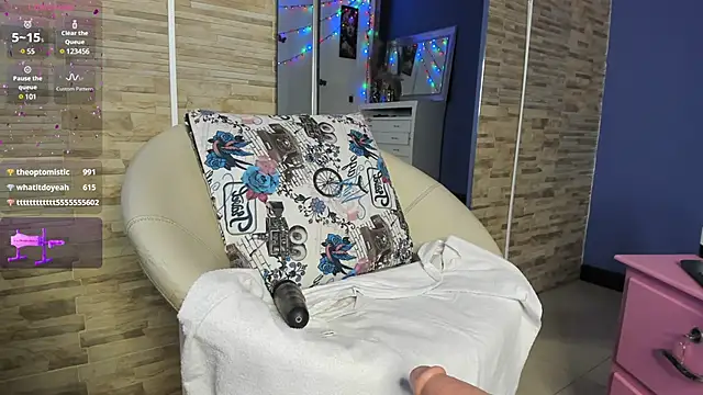 Snapshot of Lissa_Brow chatting on February 5, 2025, 8:21 am Lissa Brow online show from February 5, 2025, 8:21 am