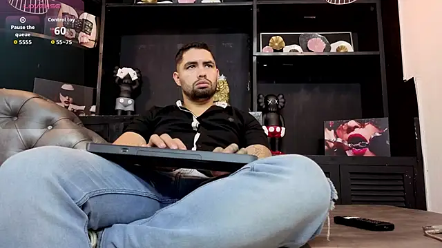 Snapshot of matteosantos chatting on November 10, 2025, 11:48 am matteosantos online show from November 10, 2025, 11:48 am