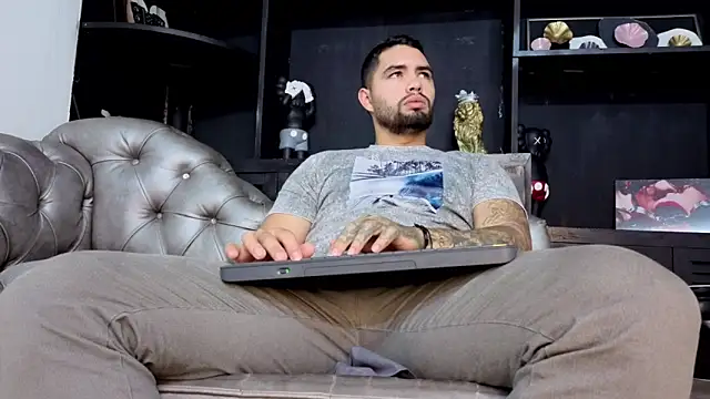 Snapshot of matteosantos chatting on November 30, 2025, 11:33 am matteosantos online show from November 30, 2025, 11:33 am