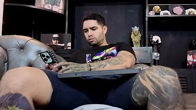 Snapshot of matteosantos chatting on October 28, 2025, 11:53 am matteosantos online show from October 28, 2025, 11:53 am