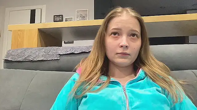 CharmingSarah online show from April 25, 2026, 3:53 pm