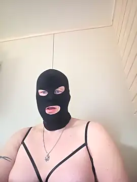 Papiercedbisex online show from April 3, 2026, 12:33 pm