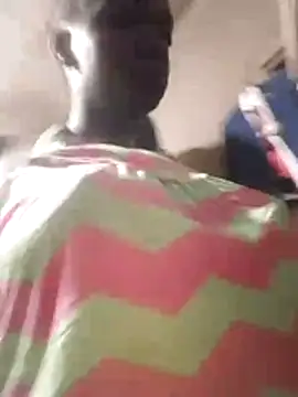 Snapshot of shape30 chatting on April 3, 2026, 5:03 am shape30 online show from April 3, 2026, 5:03 am