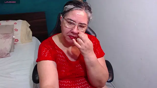 Snapshot of scaelettdubois chatting on March 8, 2026, 2:04 am scaelettdubois online show from March 8, 2026, 2:04 am