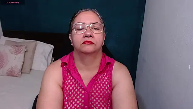 scaelettdubois online show from September 28, 2025, 9:44 pm