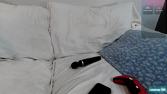 Snapshot of EmoDream1998 chatting on February 24, 2026, 11:38 pm EmoDream1998 online show from February 24, 2026, 11:38 pm