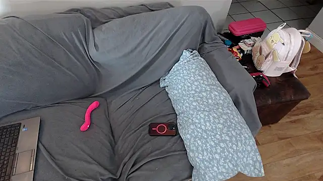 Snapshot of EmoDream1998 chatting on March 2, 2025, 5:52 pm EmoDream1998 online show from March 2, 2025, 5:52 pm