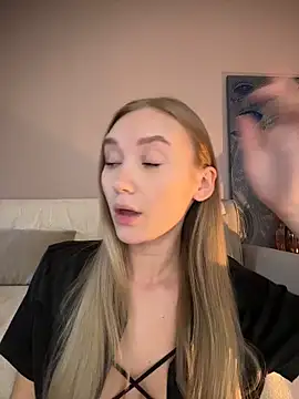 MariaTull online show from October 21, 2025, 1:10 pm