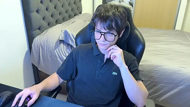 Snapshot of SasukeUhchiaa chatting on March 11, 2025, 11:47 pm SasukeUhchiaa online show from March 11, 2025, 11:47 pm