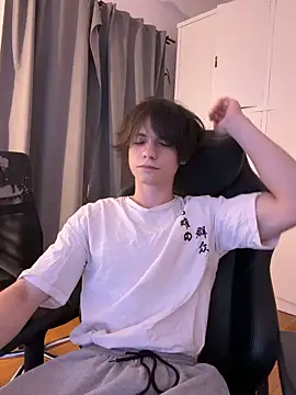Snapshot of SasukeUhchiaa chatting on June 2, 2026, 10:59 am SasukeUhchiaa online show from June 2, 2026, 10:59 am
