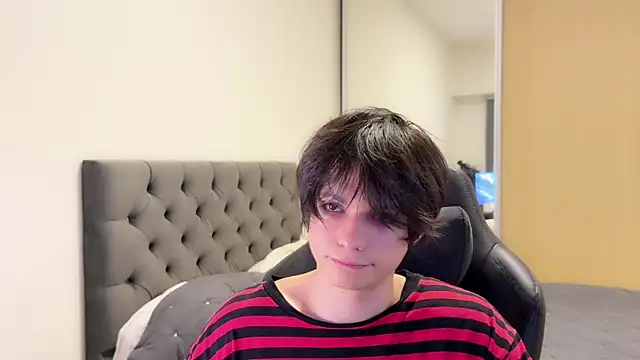 Snapshot of SasukeUhchiaa chatting on December 18, 2024, 12:10 am SasukeUhchiaa online show from December 18, 2024, 12:10 am