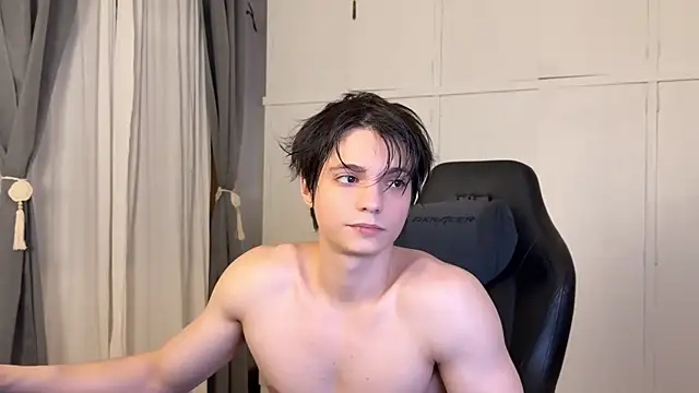 Snapshot of SasukeUhchiaa chatting on March 31, 2026, 11:51 pm SasukeUhchiaa online show from March 31, 2026, 11:51 pm