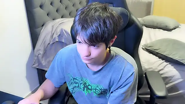 Snapshot of SasukeUhchiaa chatting on February 27, 2025, 2:03 am SasukeUhchiaa online show from February 27, 2025, 2:03 am