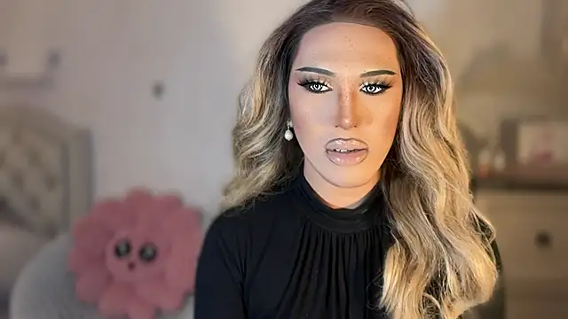 Snapshot of Ts_glamxxxx chatting on November 6, 2025, 2:15 am Ts glamxxxx online show from November 6, 2025, 2:15 am