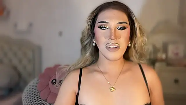 Snapshot of Ts_glamxxxx chatting on October 28, 2025, 2:01 am Ts glamxxxx online show from October 28, 2025, 2:01 am