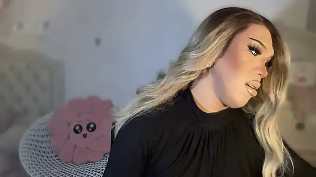 Snapshot of Ts_glamxxxx chatting on October 21, 2025, 12:54 am Ts glamxxxx online show from October 21, 2025, 12:54 am