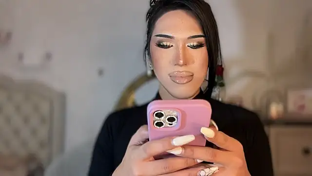 Snapshot of Ts_glamxxxx chatting on November 14, 2025, 12:25 am Ts glamxxxx online show from November 14, 2025, 12:25 am