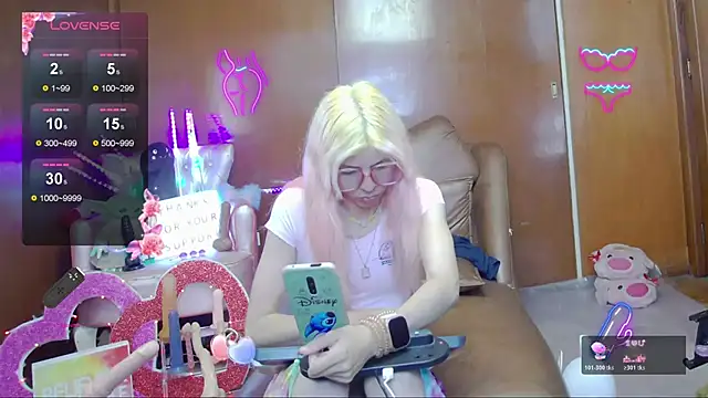 Snapshot of Skinygirl chatting on November 10, 2025, 10:48 pm Skinygirl online show from November 10, 2025, 10:48 pm