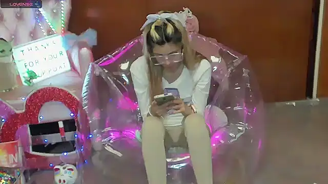 Snapshot of Skinygirl chatting on March 8, 2026, 10:46 pm Skinygirl online show from March 8, 2026, 10:46 pm