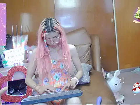 Snapshot of Skinygirl chatting on October 18, 2025, 12:34 am Skinygirl online show from October 18, 2025, 12:34 am