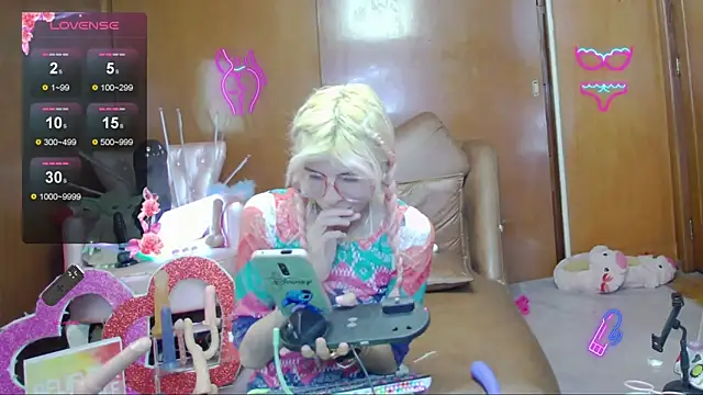 Snapshot of Skinygirl chatting on November 20, 2025, 12:22 am Skinygirl online show from November 20, 2025, 12:22 am