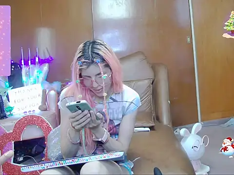 Snapshot of Skinygirl chatting on October 21, 2025, 1:05 am Skinygirl online show from October 21, 2025, 1:05 am