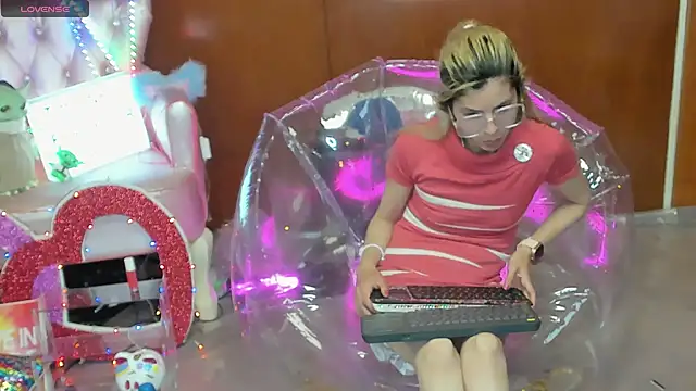 Snapshot of Skinygirl chatting on March 10, 2026, 12:14 am Skinygirl online show from March 10, 2026, 12:14 am