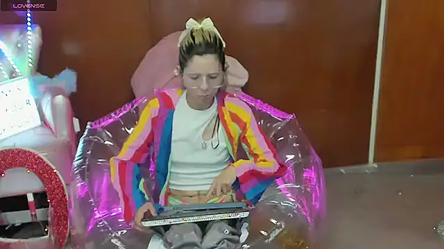 Snapshot of Skinygirl chatting on March 23, 2026, 10:53 pm Skinygirl online show from March 23, 2026, 10:53 pm