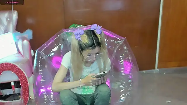 Snapshot of Skinygirl chatting on March 18, 2026, 11:59 pm Skinygirl online show from March 18, 2026, 11:59 pm