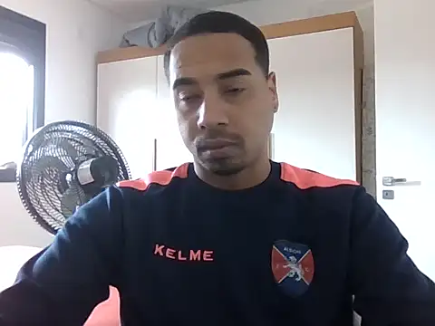 Juninho10c online show from November 3, 2025, 4:32 pm