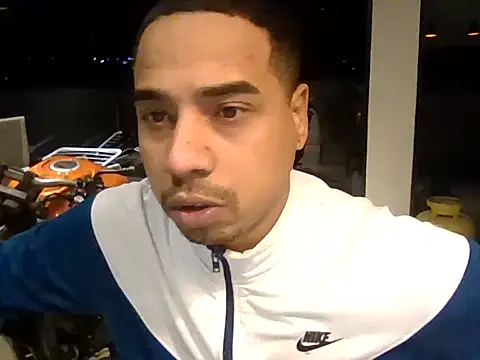 Juninho10c online show from November 1, 2025, 12:39 am