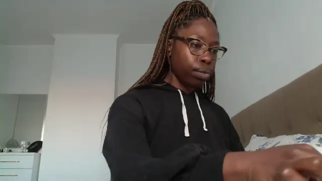 Snapshot of MadamIndigo chatting on December 21, 2024, 2:37 pm MadamIndigo online show from December 21, 2024, 2:37 pm