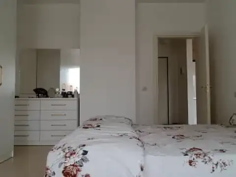 MadamIndigo online show from March 26, 2026, 9:18 am