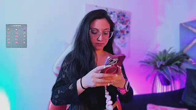 lucy neil online show from November 30, 2025, 2:45 am