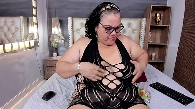 Snapshot of mommy_cute chatting on July 21, 2026, 3:09 am mommy cute online show from July 21, 2026, 3:09 am
