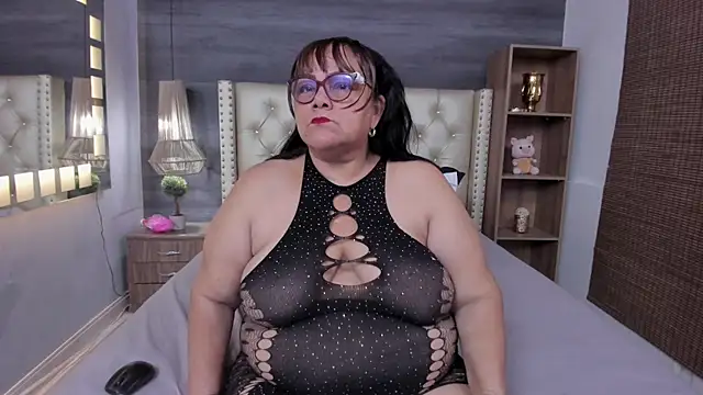 Snapshot of mommy_cute chatting on June 25, 2026, 3:15 am mommy cute online show from June 25, 2026, 3:15 am