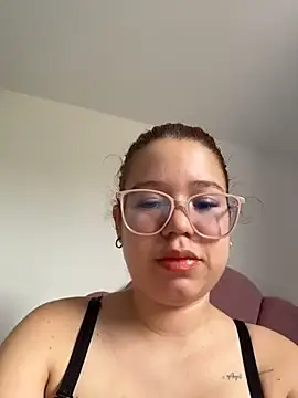 Snapshot of Lucyklein2022 chatting on March 27, 2026, 3:35 pm Lucyklein2022 online show from March 27, 2026, 3:35 pm