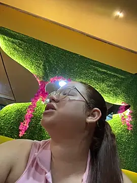 Lucyklein2022 online show from October 9, 2025, 2:45 am