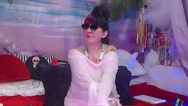 Snapshot of NightOrhideya chatting on November 16, 2025, 3:22 am NightOrhideya online show from November 16, 2025, 3:22 am