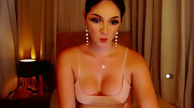 Snapshot of mistressseductionleah chatting on December 5, 2024, 6:37 am mistressseductionleah online show from December 5, 2024, 6:37 am