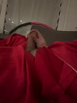 Snapshot of Italo1988 chatting on February 6, 2025, 10:21 pm Italo1988 online show from February 6, 2025, 10:21 pm