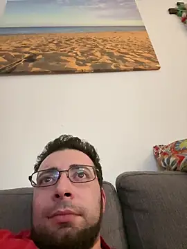 Snapshot of Italo1988 chatting on February 26, 2025, 10:36 pm Italo1988 online show from February 26, 2025, 10:36 pm