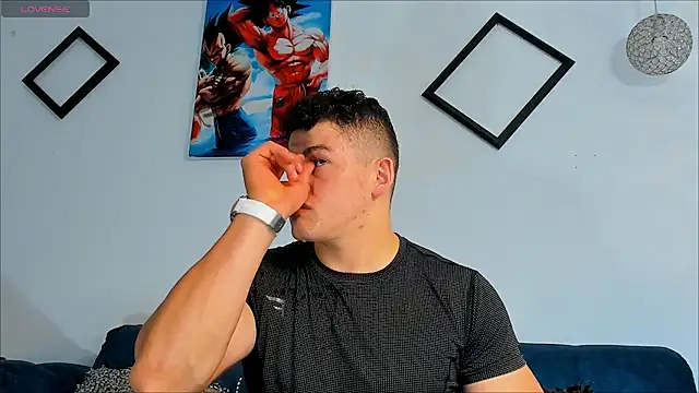 Snapshot of Leonsmoron chatting on November 4, 2025, 12:36 am Leonsmoron online show from November 4, 2025, 12:36 am