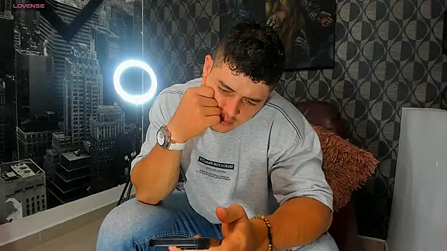 Snapshot of Leonsmoron chatting on November 30, 2025, 6:19 pm Leonsmoron online show from November 30, 2025, 6:19 pm