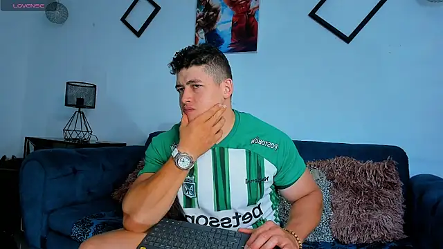 Snapshot of Leonsmoron chatting on October 10, 2025, 10:54 pm Leonsmoron online show from October 10, 2025, 10:54 pm