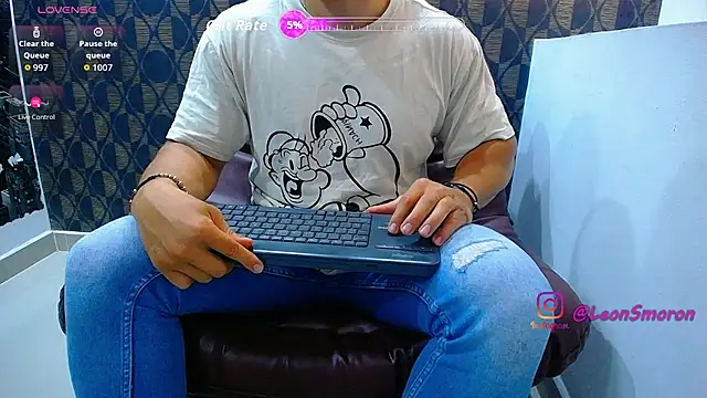 Leonsmoron online show from May 3, 2026, 8:19 am