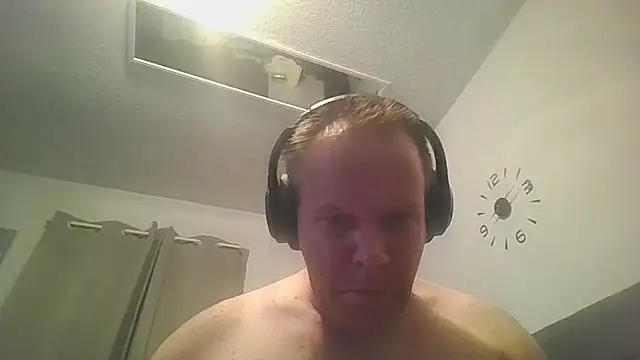 Snapshot of devlink22 chatting on December 17, 2025, 2:27 am devlink22 online show from December 17, 2025, 2:27 am